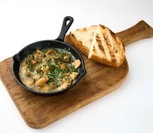 Рапан с чесноком и петрушкой