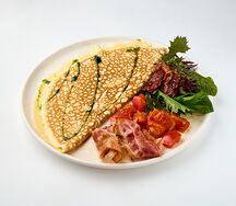 Омлет с беконом и томатами