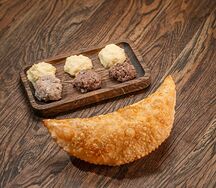 С картофельным пюре и свининой/говядиной