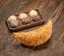 С картофельным пюре и мраморной говядиной