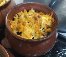 Мясо с овощами в горшочках