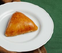 Пирожок с картофелем и грибами