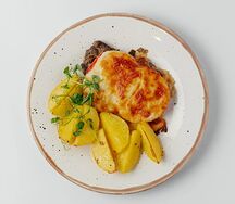 Мясо по-французски с картофелем
