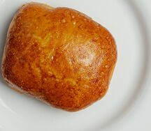 Пирожок с капустой и яйцом