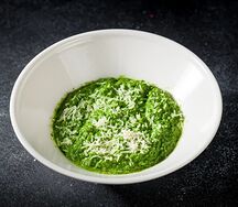 Шпинат со сливками и сыром пармезан