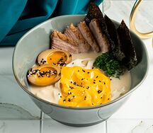 Сырный рамен с уткой и грибами шиитаке