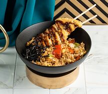 Курица кацу с рисом, цукини и болгарским перцем