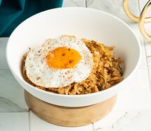 Тайский рис с кимчи и яйцом