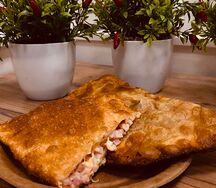 Чебурек с сыром и ветчиной