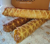 Вафельная трубочка со сгущенным молоком
