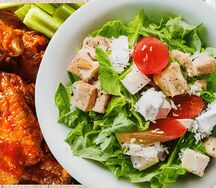Салат Цезарь без мяса, крылышки и Sprite