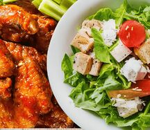 Салат Цезарь без мяса и крылышки фри