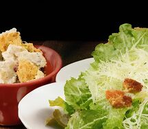 Комбо с салатом Цезарь барбекю и картофелем фри