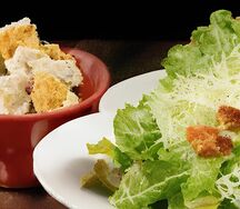 Комбо салат Цезарь грибной с картофелем фри