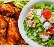 Салат Цезарь без мяса и крылышки Coca-Cola