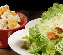 Комбо с салатом Цезарь четыре сыра и сырными палочками