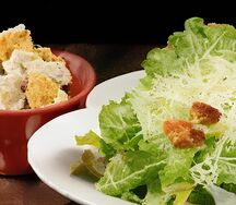 Комбо с салатом Цезарь без мяса и крылышками фри