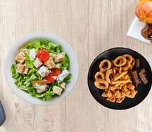 Салат Цезарь барбекю и картофель айдахо