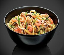 Удон с морепродуктами в соусе унаги и овощным миксом