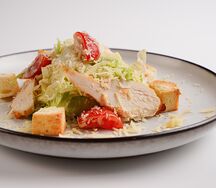 Цезарь с курицей 200г