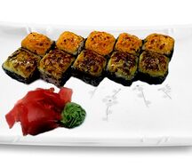 Ролл запеченный Вулкан с копченой курицей и свининой