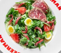 Салат с ростбифом, рукколой и сельдереем