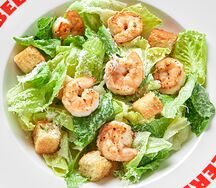 Салат Цезарь с тигровым креветками