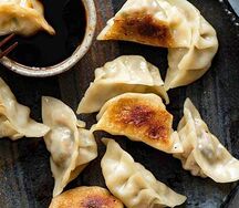 Пельмени с креветкой и яйцом жареные