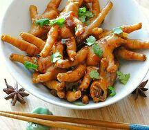 Ароматные куриные лапки с чесноком