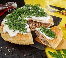 Чебурек-пирог со свининой и говядиной