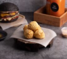 Шарики с моцареллой и халапеньо