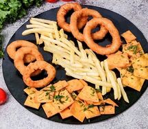 Ассорти из горячих закусок