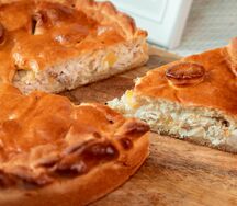 Пирог с курицей картофелем и сыром (мини)