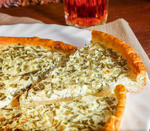 Пирог с яйцом и луком