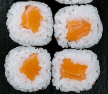 Ролл с лососем