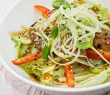 Теплый салат с курицей