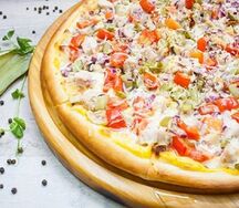 Пицца с копченым цыпленком