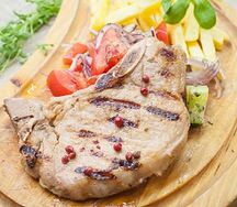 Стейк из свинины на кости