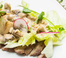 Теплый с грибами и телятиной