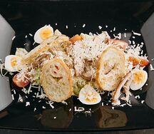 Салат цезарь с курицей