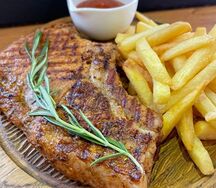 Стейк из свинины на кости