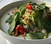 Филе цыпленка, цукини, огурец, запеченный перец, кедровый орех, соус ореховый