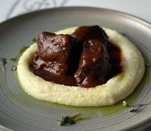 Говяжьи щёчки с картофельным пюре