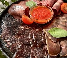 Мясные деликатесы с аджикой