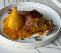 Утиная ножка с соусом манго