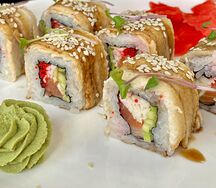 Ролл с лососем и угрём