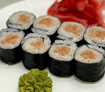 Ролл с лососем 