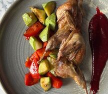 Перепёлка с малиновым соусом