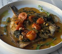 Дорадо в пряном соусе