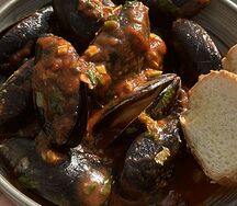 Мидии в томатном соусе